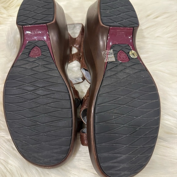 Ariat Leather Multistrap Embroidered Sandals Open Toe Women’s Size 8 B 20705 - Picture 3 of 6